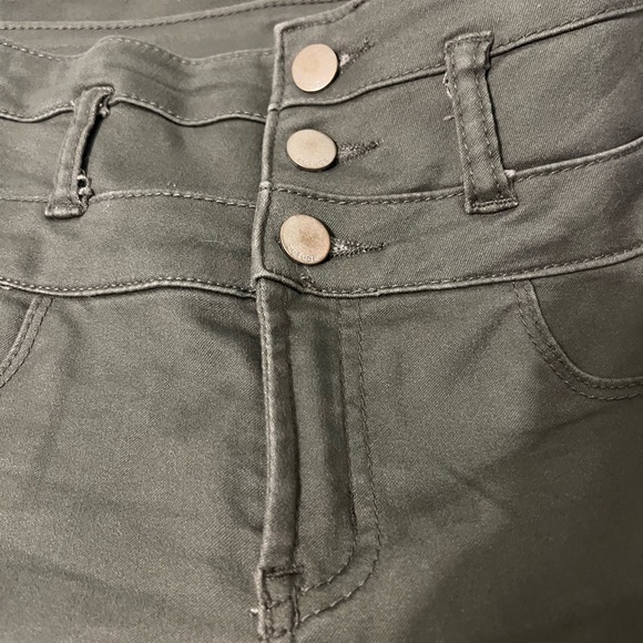 Refuge Jeans Women Size 2 Mid Rise Skinny Green Denim Three Front Buttons - Picture 9 of 11